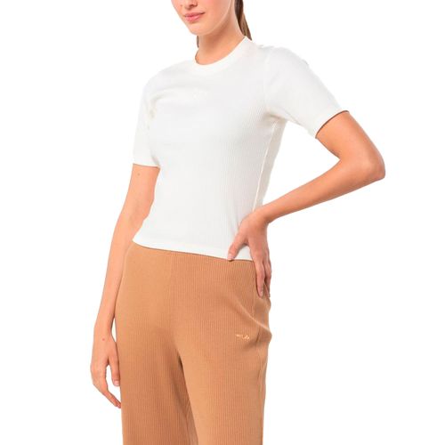 REMERA FILA REGULAR ESSENTIALS CANELADA MUJER